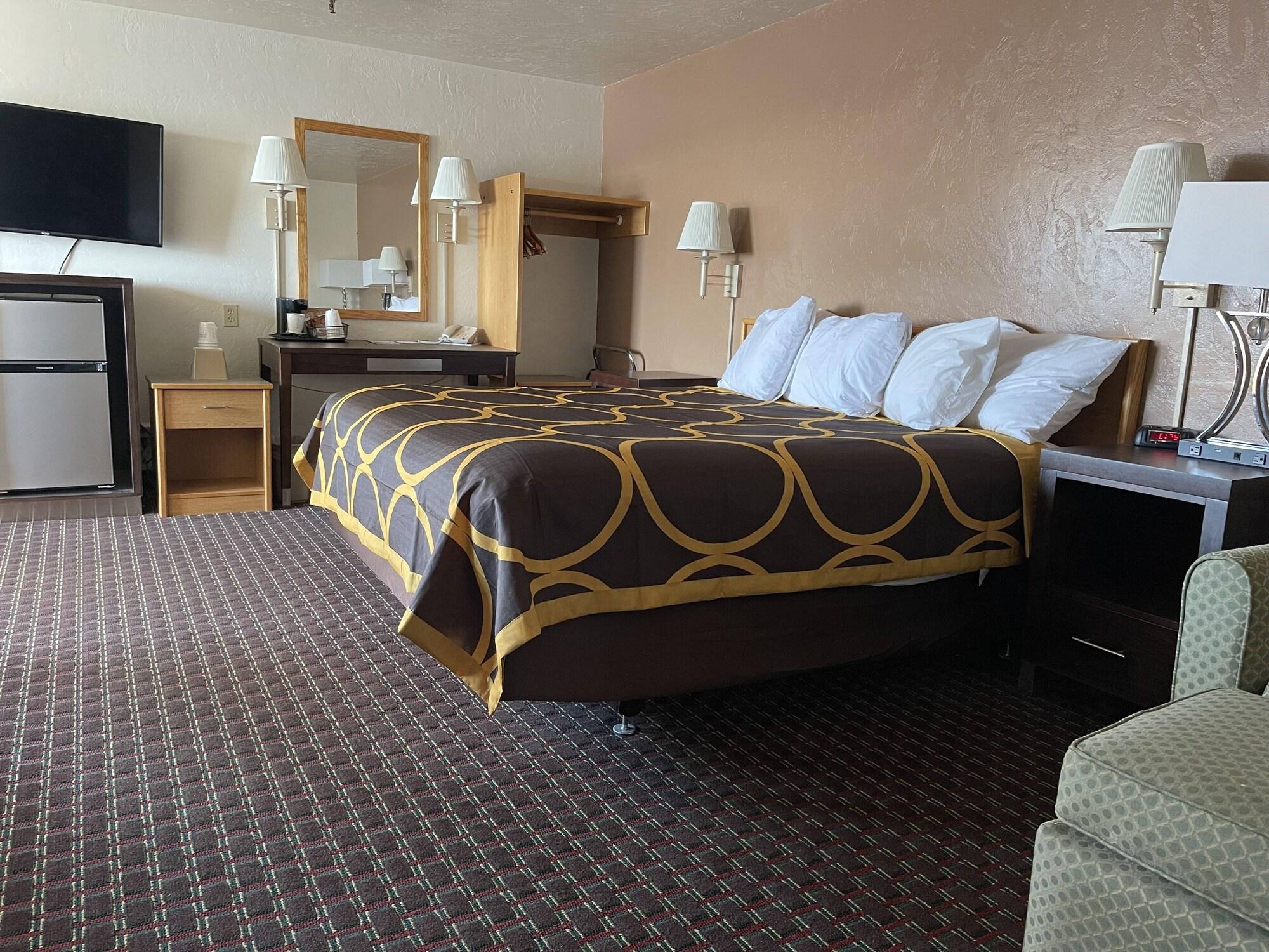 Super 8 By Wyndham Ketchikan Dış mekan fotoğraf