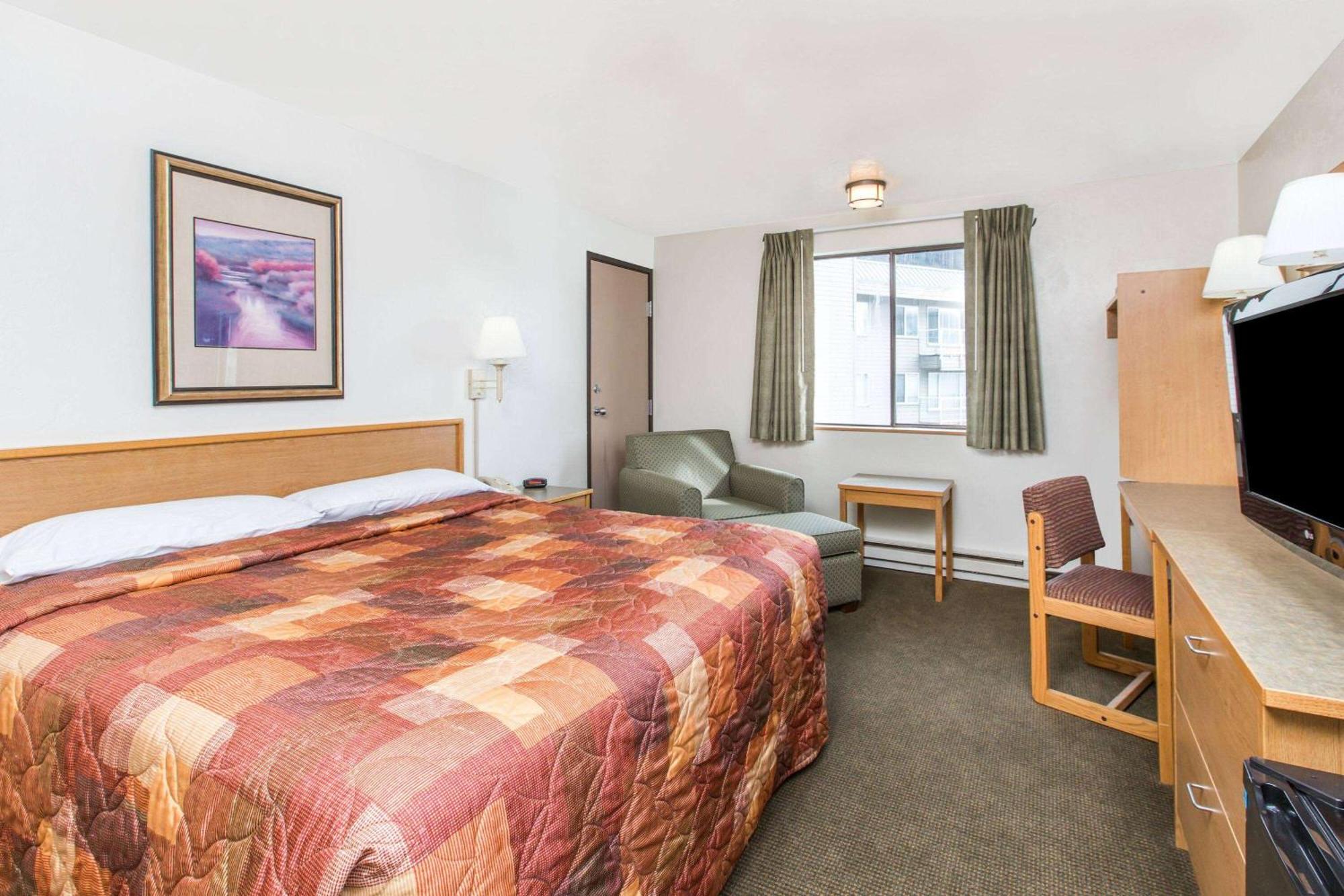 Super 8 By Wyndham Ketchikan Dış mekan fotoğraf
